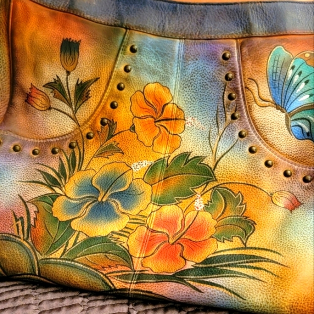 Beautiful NWT ANUSCHKA BAG